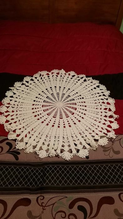 toalha centro de mesa em renda feita á mão 2