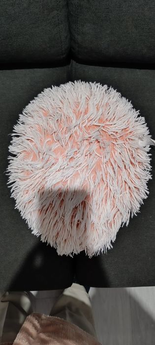 Almofada peluda cor de rosa usada