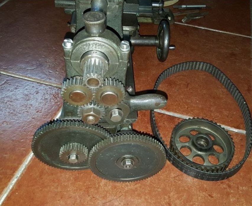 Torno mecânico antigo