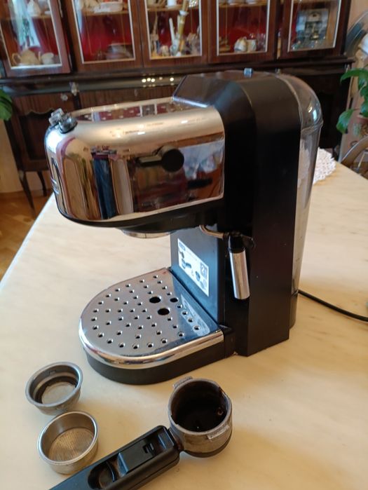 Кавоварка ріжкова delonghi