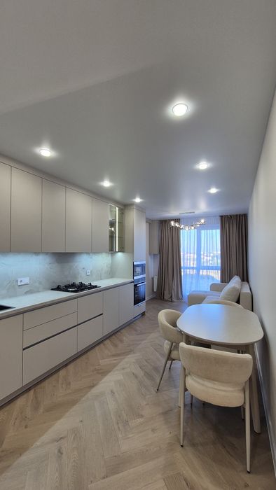 )( Продаж 2-К квартири з якісним ремонтом