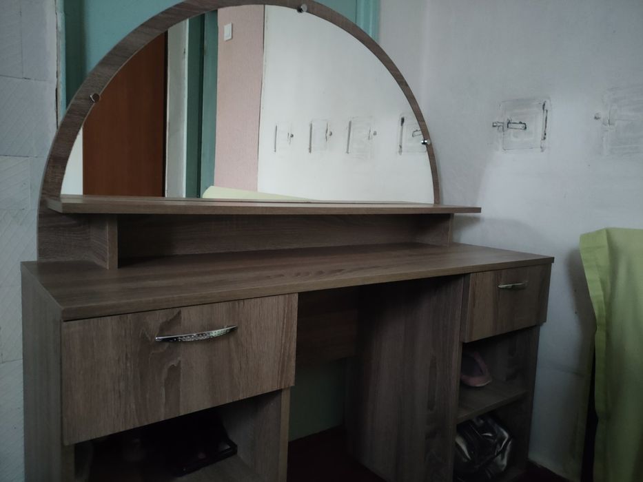 Продам трюмо,в ідеальному стані.