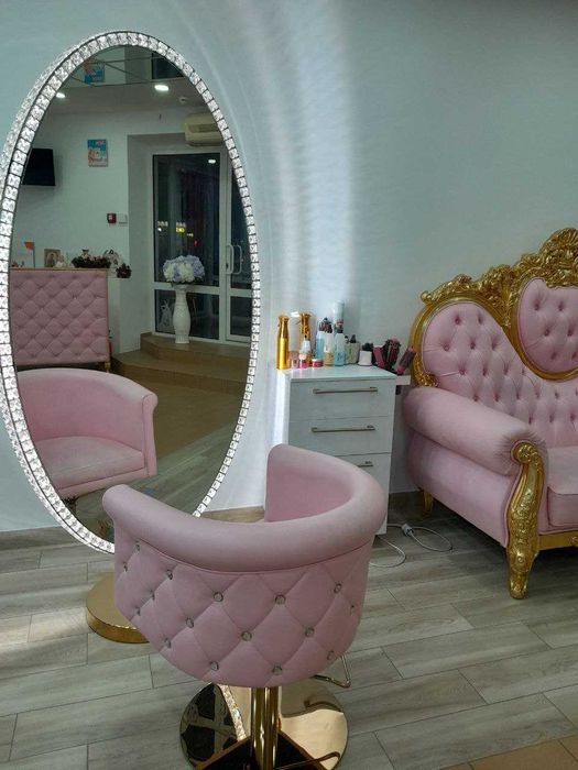 Здам робочі місця в оренду в салоні краси.