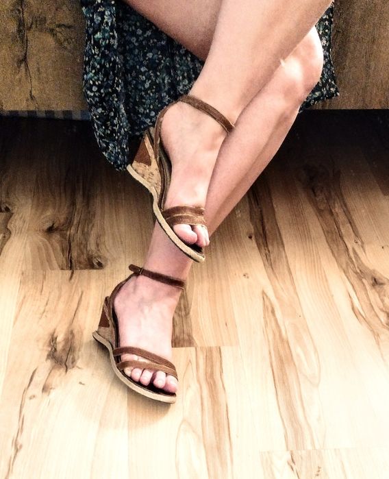 Sandały na koturnie 37