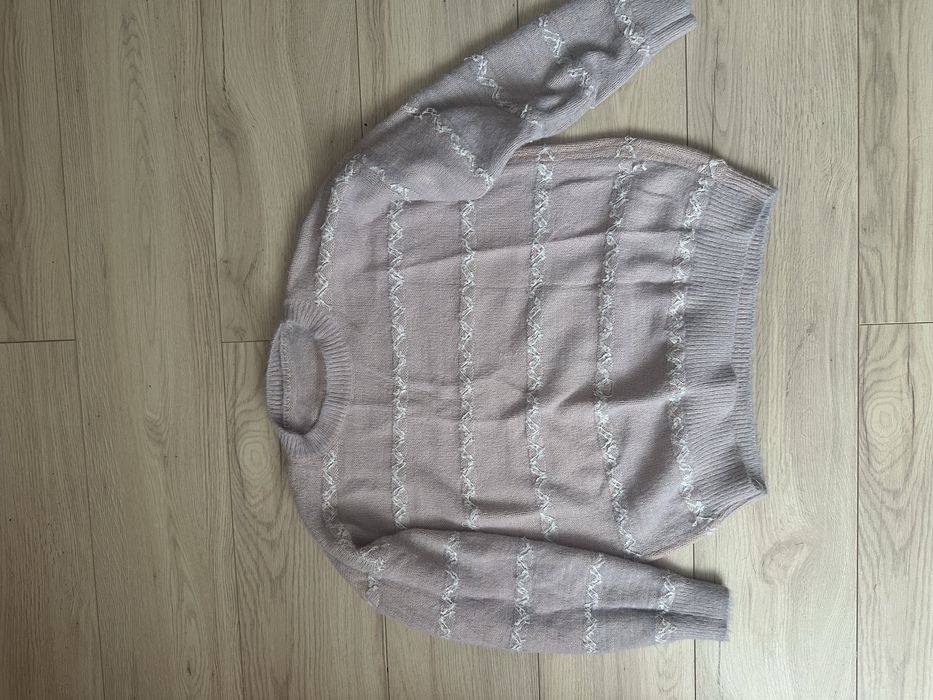 Всі светри по 200 грн