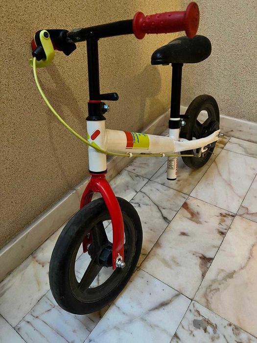 Bicicleta de criança em bom estado de conservação