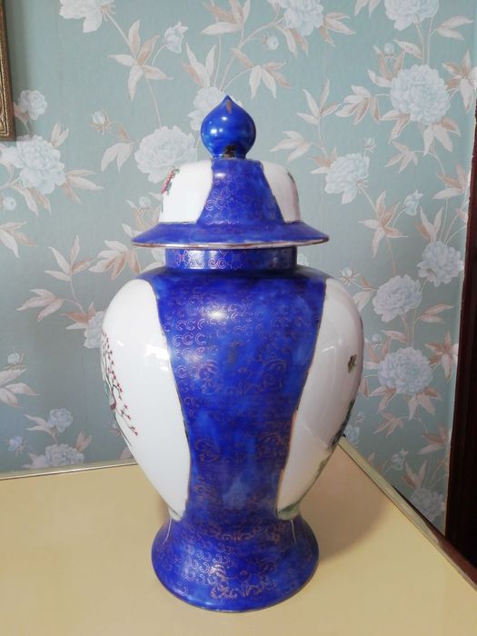 Pote antigo com    cm de altura