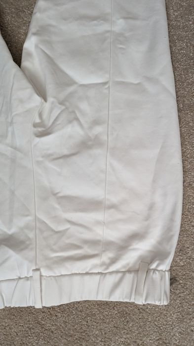 Spodnie garniturowe białe Mango