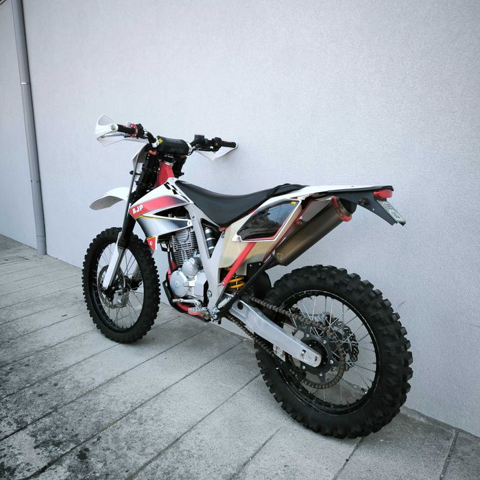 AJP PR4 Enduro 125cc (motor 240cc)
