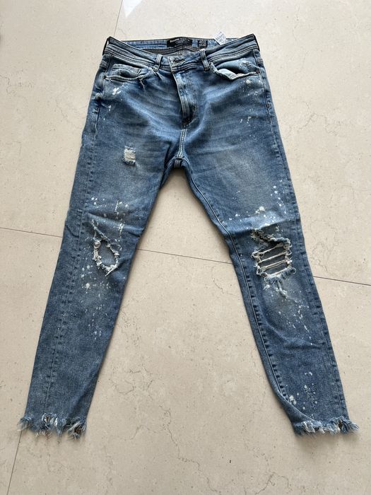 Calça de ganga com rasgões