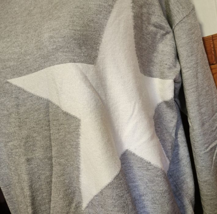 Свитер женский .