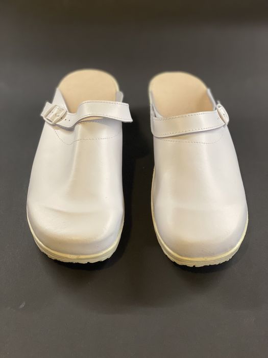 Klapki antypoślizgowe do kuchni i nie tylko firmy Medibut