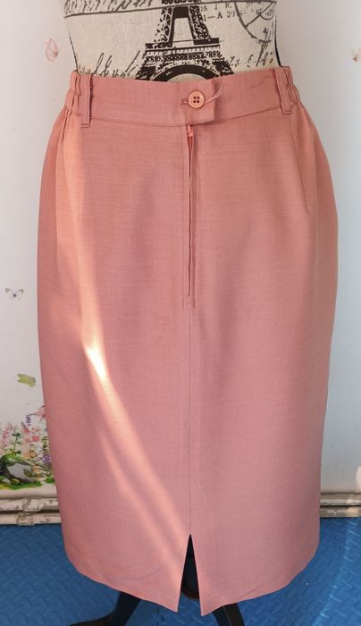Spódnica klasyczna z rozporkiem pas 76 cm dług 70 cm
