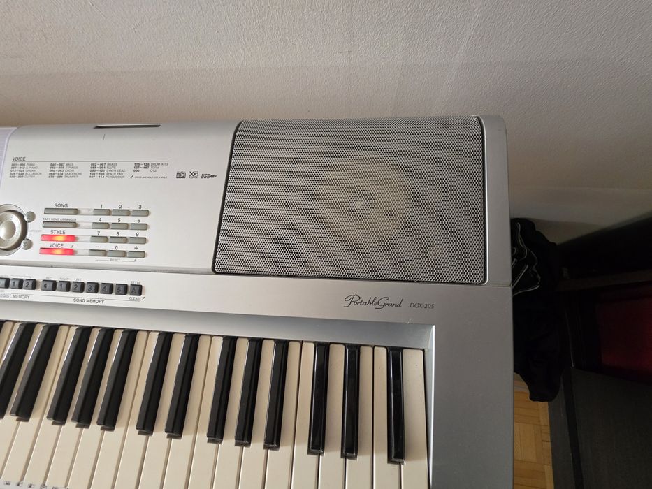 Keyboard Yamaha dgx-205 !