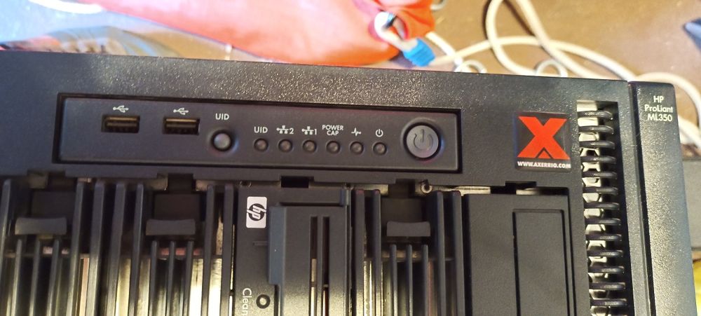 Serwer HP ProLiant ML350 + Ultrium 448 , Xeon, 6xHDD SAS, szyny RACK