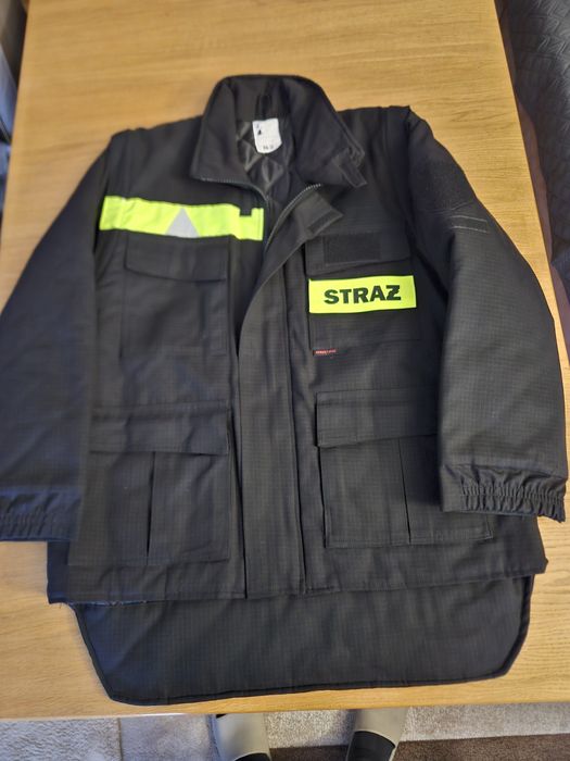 Bezrękawnik z odpinanymi rękawami.  Nowy roz. B2