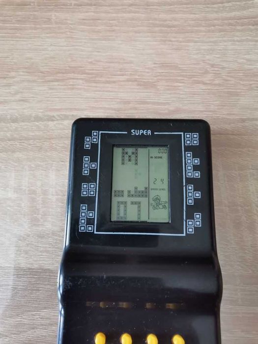 Электронная игра тетрис Brick Game E-9999 из 90-Х