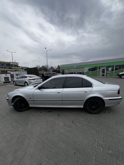 Продам BMW e39 523i