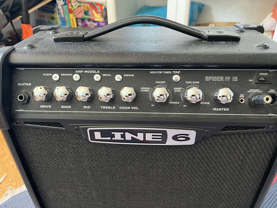 Guitarra eletrica custom-made + Estojo + Amplificador