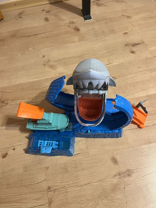Трек Hot wheels акула