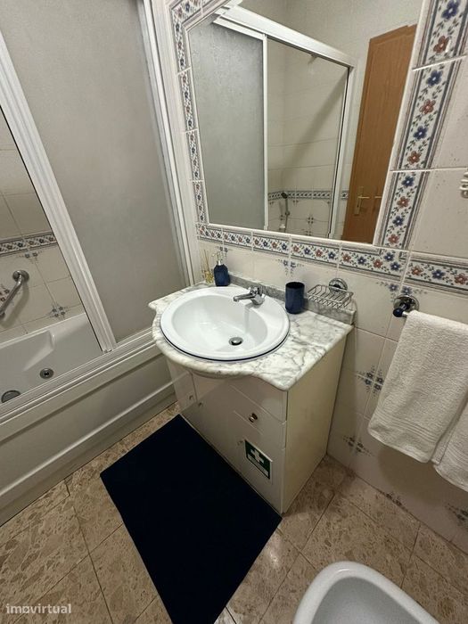 Apartamento T1 com lugar de parqueamento e piscina