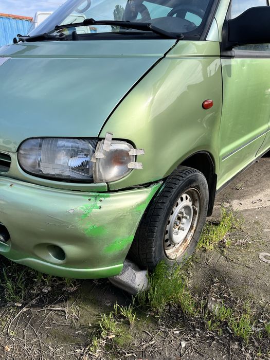Продам Nissan serena