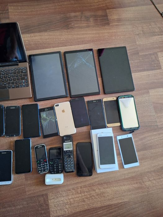 Telefony, tablety, działające i nie