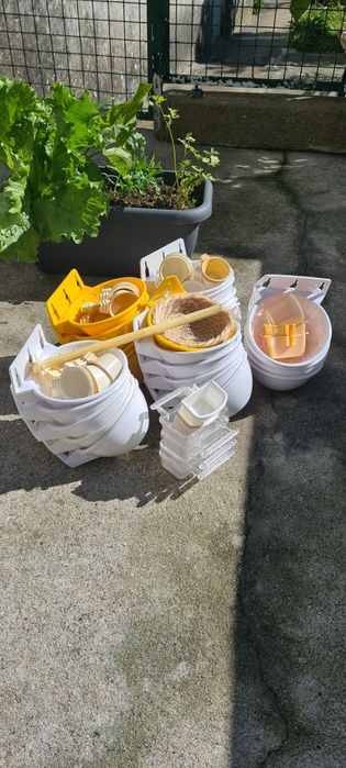 25 ninhos como novos + material