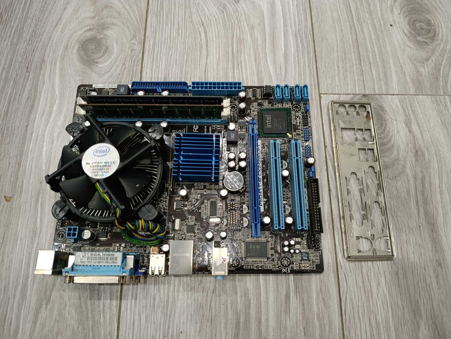 Материнская плата Asus P5G41T-M LX2/GB/LTP + DDR3 4Gb + CPU C2D E7300+Кулер