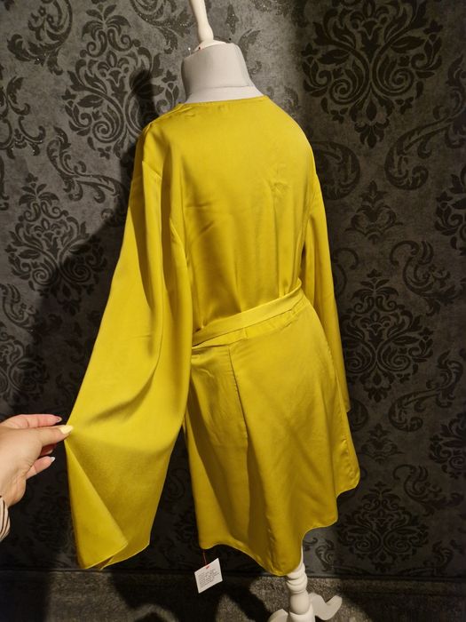 Nowa sukienka Asos, kopertowa, satynowa 42/44