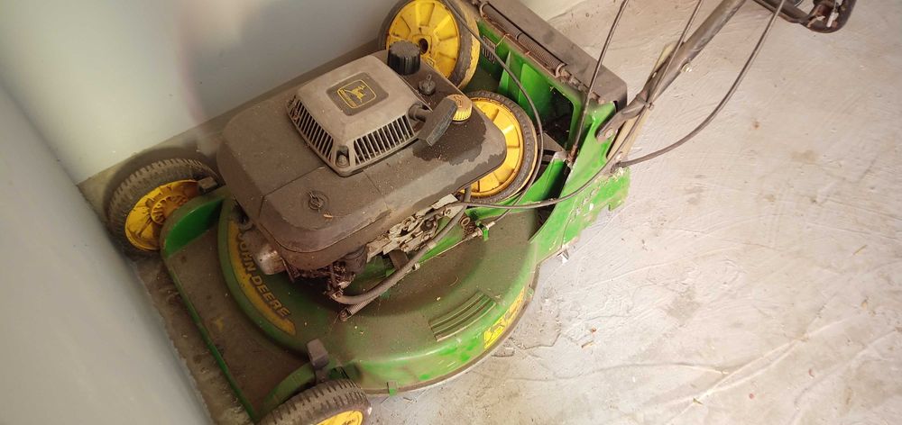 Kosiarka spalinowa do trawy John Deere