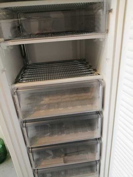 Arca congeladora vertical Whirlpool