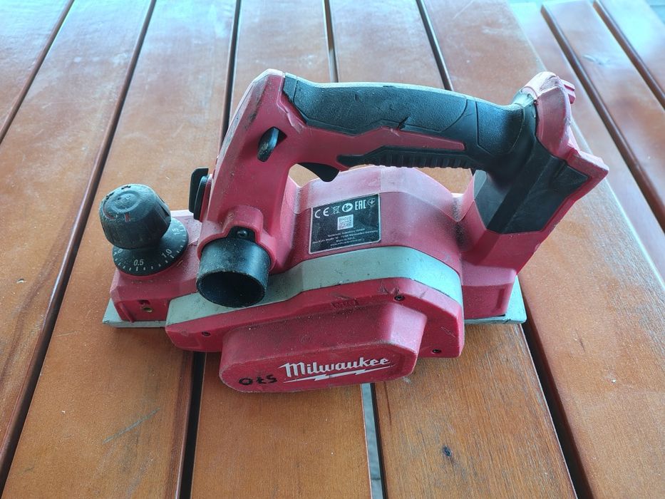 Strug Milwaukee  18 v