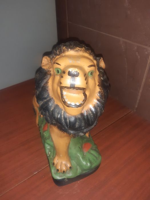 Статуетка-копілка.Лев