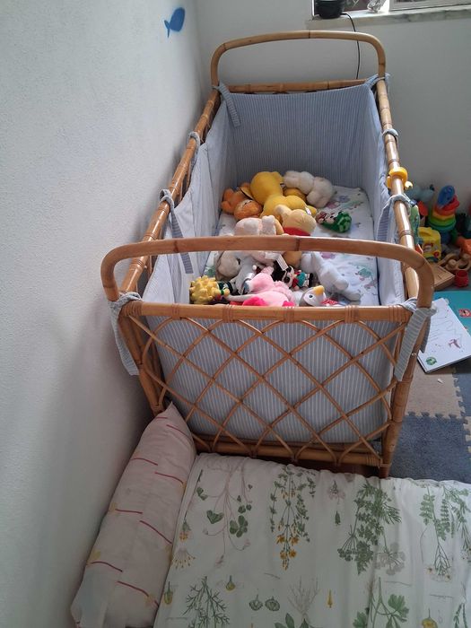 Berço de bambu com colchão