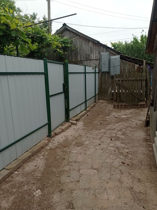 Будинок по трасі Чернігів-Київ в селі Серединка.ЗРУЧНОСТІ. Зем. 2га.