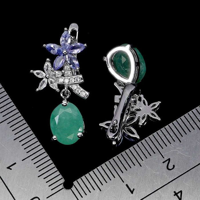 Серьги из серебра 925 пробы с изумрудом 9x7 мм и танзанитом