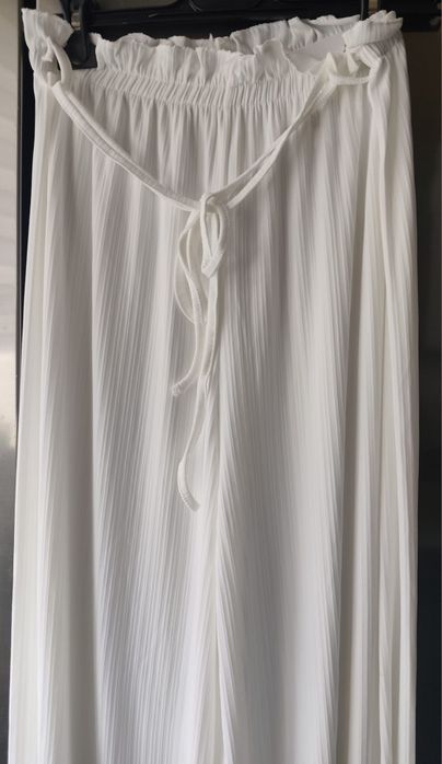 Białe letnie spodnie plisowane  xl/2xl.