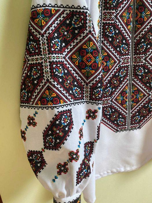 Жіночі вишиванки ручна робота