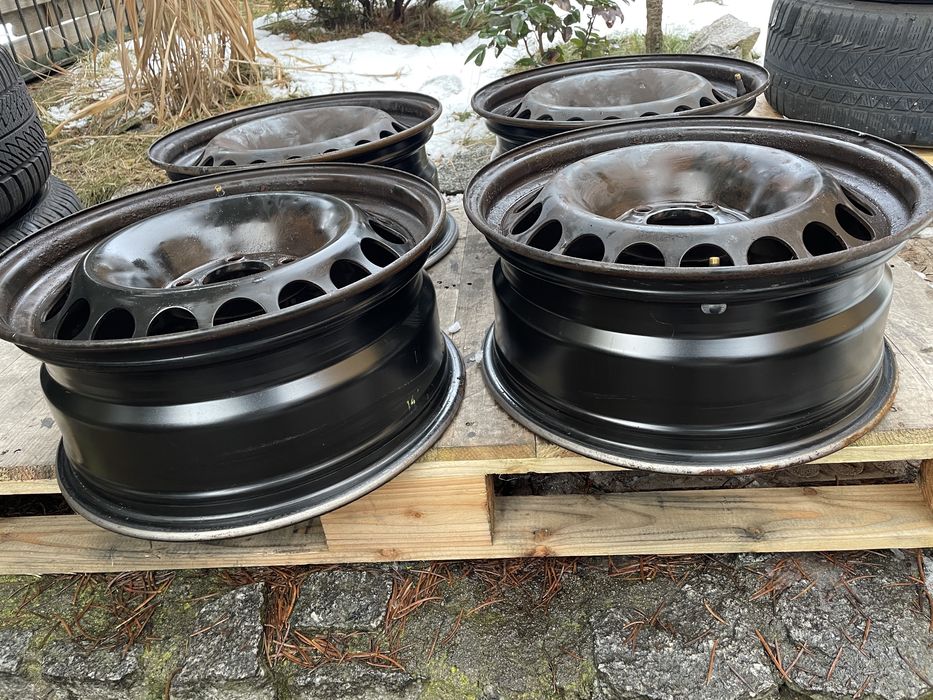 Felgi stalowe OEM Audi A4 B8 B9 A5 8W 7x16 5x112 ET39 stan idealny