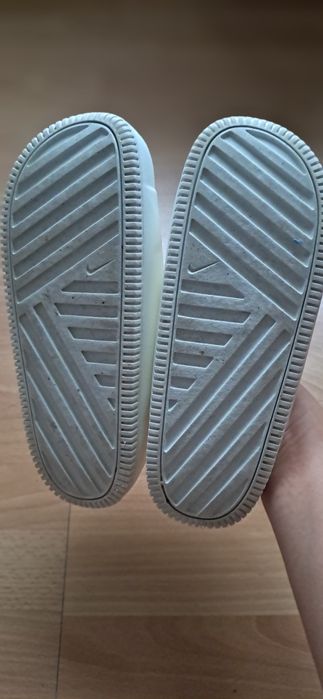 Klapki Nike białe