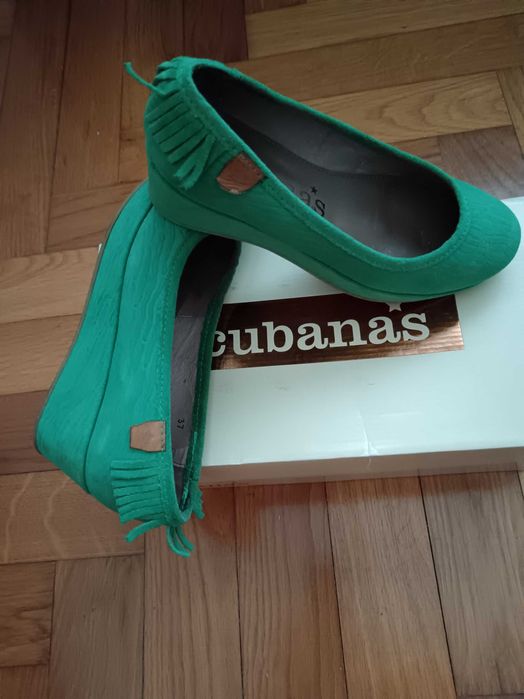 Sapatos em Nobuck verdes