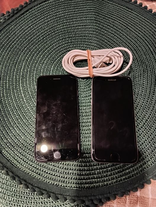 iPhone 7 e 8 com carregador