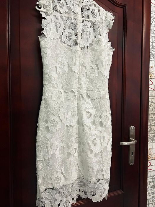 Koronkowa sukienka biała elegancka