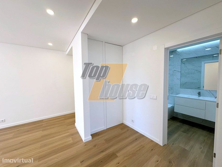 Apartamento T2 totalmente remodelado Costa de Caparica