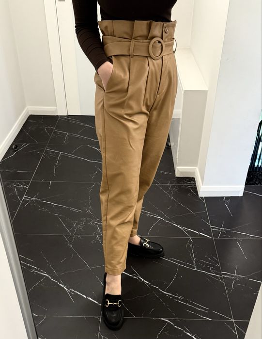 Штани кавові/ шорти чорні зі штучної шкіри