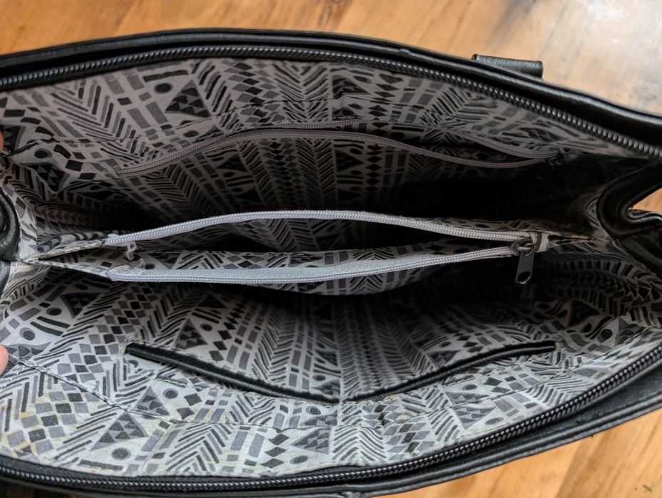 Czarna torebka do ręki