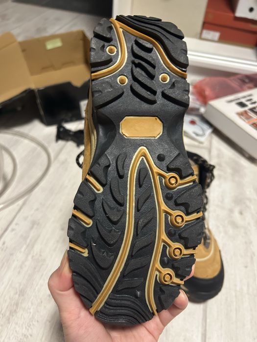 Трекінгрві черевики, нові.