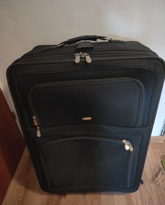 Walizka duża podróżna na kółkach obrotowych miękka , solidna bagaż.