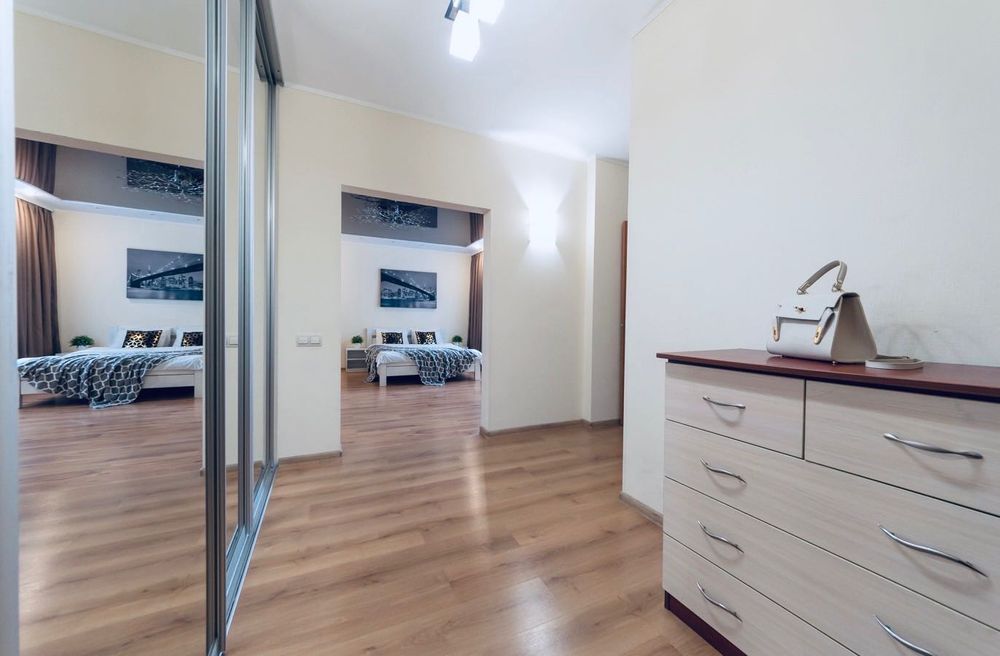 Подобово БУДИНОК НА ГЕНЕРАТОРІ. Ліфти вода цілодобово.